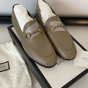 Gucci Leather Horsebit Loafer in Beige